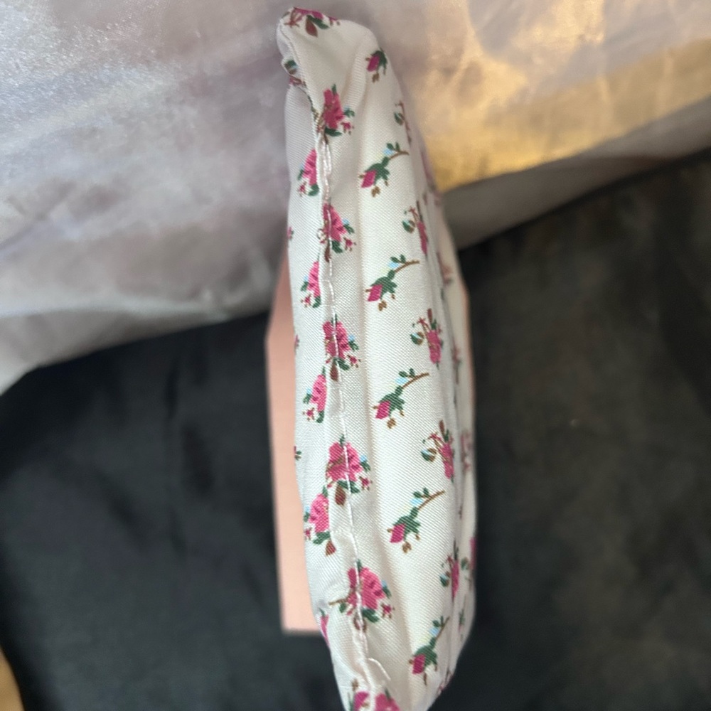 Gucci Beauty 4 piece bundle in Pink with Floral design - Picture 11 of 11